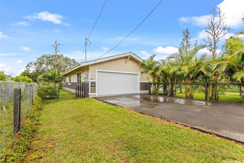Located in Ainaloa Subdivision on a paved road, this well-kept - Beach Home for sale in Pahoa, Hawaii on Beachhouse.com