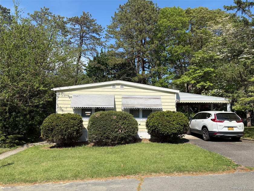 Welcome to Riverwoods. A 55 and older Community. Spacious - Beach Home for sale in Riverhead, New York on Beachhouse.com