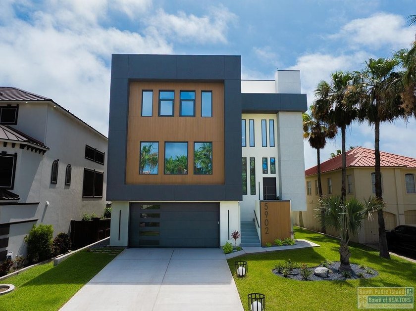 Come view this exquisite channel-front coastal home. With its - Beach Home for sale in South Padre Island, Texas on Beachhouse.com