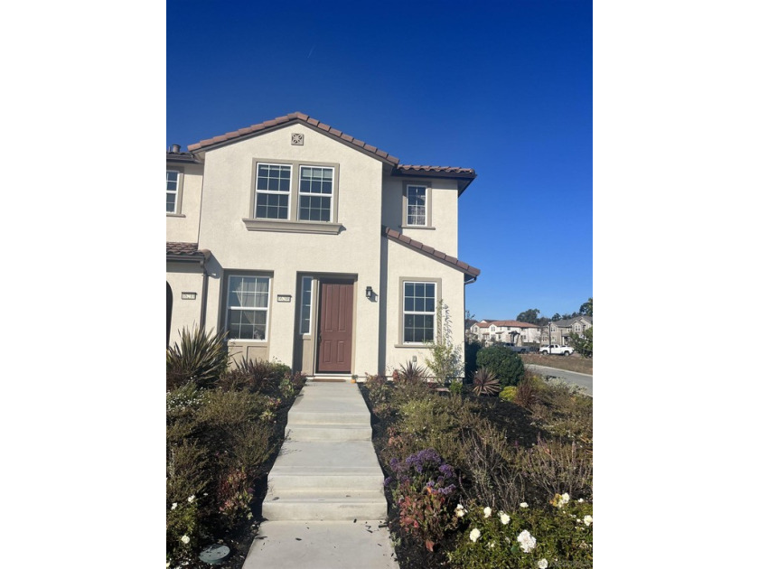 Great Two story end-unit condo! Kitchen, dining, living room - Beach Townhome/Townhouse for sale in Marina, California on Beachhouse.com