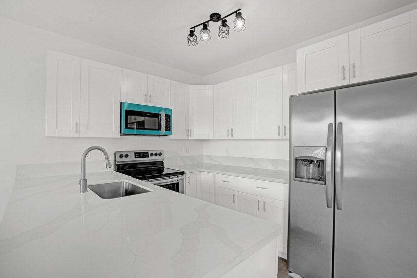 A great Townhouse in a gated community. Updated Kitchen and - Beach Townhome/Townhouse for sale in Pompano Beach, Florida on Beachhouse.com
