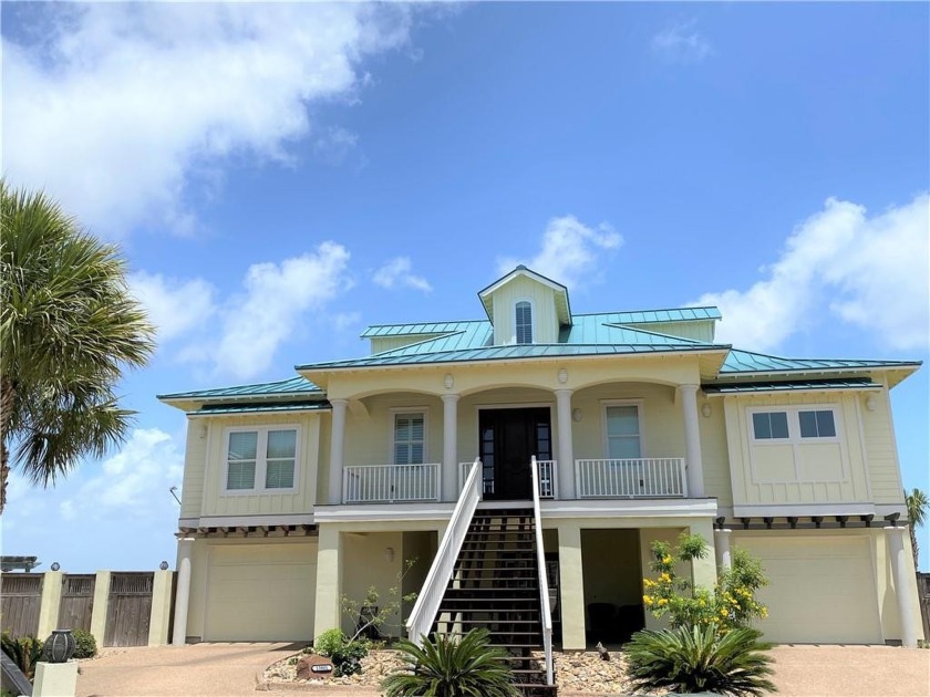 Exceptional waterfront home at cul-de-sac point on 151' of canal - Beach Home for sale in Corpus Christi, Texas on Beachhouse.com
