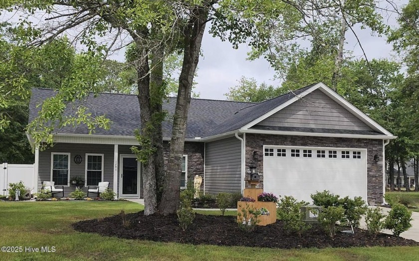 Discover comfortable living in this charming 3-bedroom, 2-bath - Beach Home for sale in Ocean Isle Beach, North Carolina on Beachhouse.com