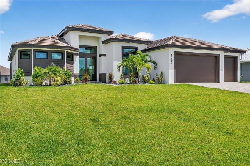Move-in ready! This brand-new 3 bedroom, 3 bath + den, pool home - Beach Home for sale in Cape Coral, Florida on Beachhouse.com
