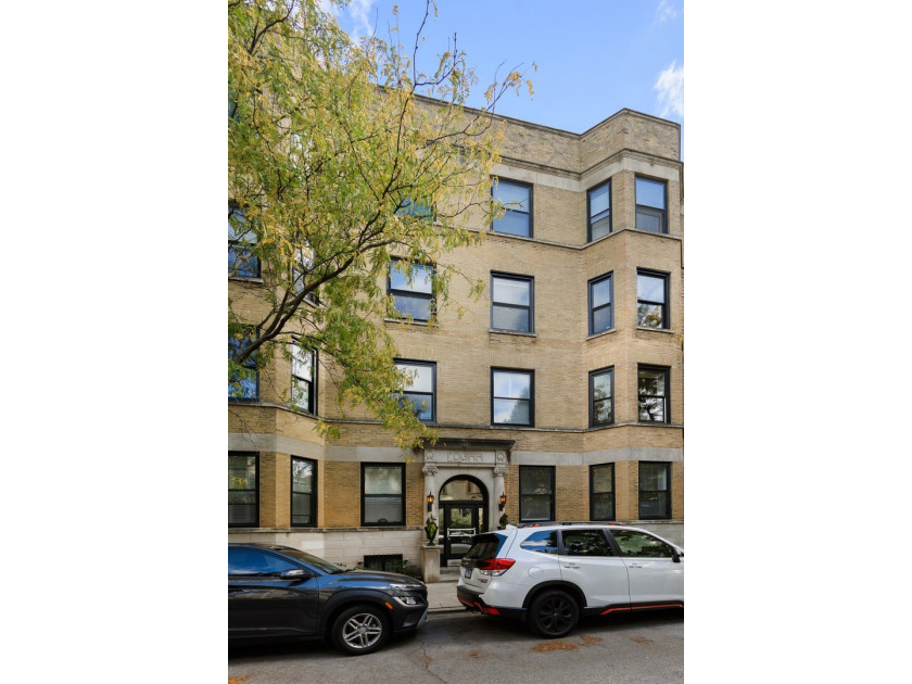 CRILLY STREET PENTHOUSE PERFECTION! Set along one of Old Town - Beach Condo for sale in Chicago, Illinois on Beachhouse.com