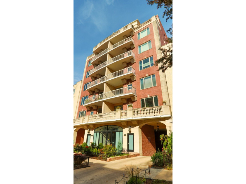 Rarely available approx. 3,500 sq ft on one-floor penthouse in - Beach Condo for sale in Chicago, Illinois on Beachhouse.com