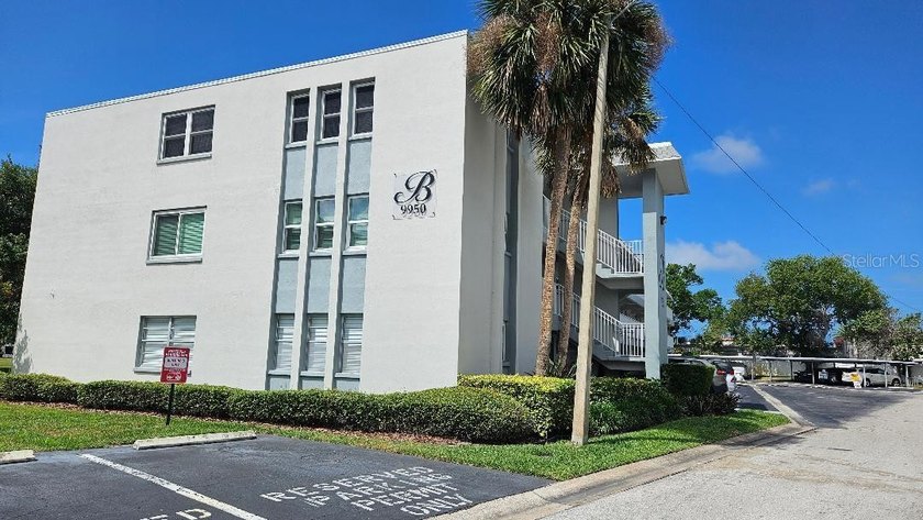 ABSOLUTLEY BEAUTIFUL BAY PINES 1 BED 1 BATH CONDO. UPDATED WITH - Beach Condo for sale in St. Petersburg, Florida on Beachhouse.com