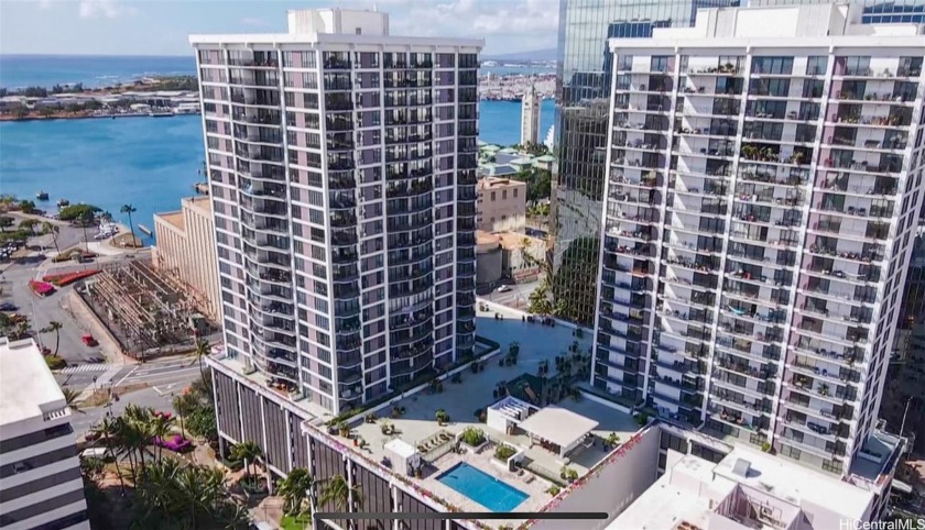 Welcome to your urban oasis in the heart of downtown. Spacious 1 - Beach Condo for sale in Honolulu, Hawaii on Beachhouse.com
