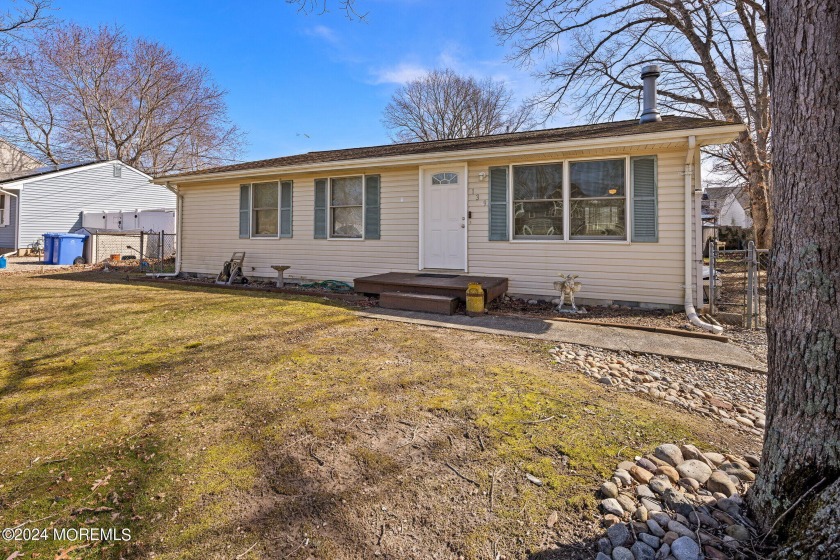 Welcome to 139 Tiller.  Spacious 3 bed 2 bath ranch featuring - Beach Home for sale in Manahawkin, New Jersey on Beachhouse.com