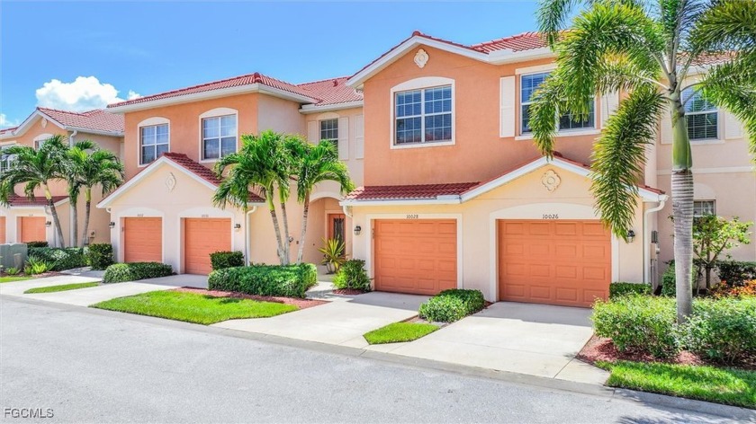 Perfectly priced and easy to show, this 3-bedroom, 2.5-bath - Beach Townhome/Townhouse for sale in Fort Myers, Florida on Beachhouse.com
