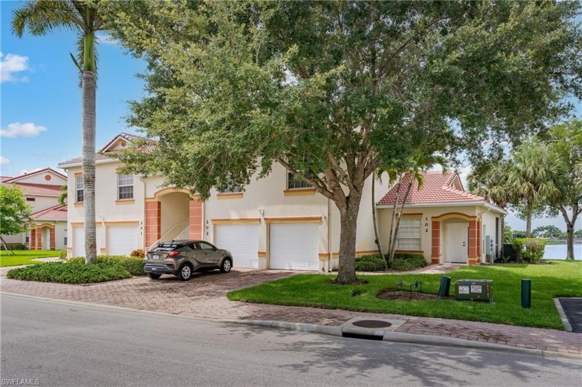 This convenient first floor 2 bed, 2 bath, attached garage, end - Beach Home for sale in Naples, Florida on Beachhouse.com