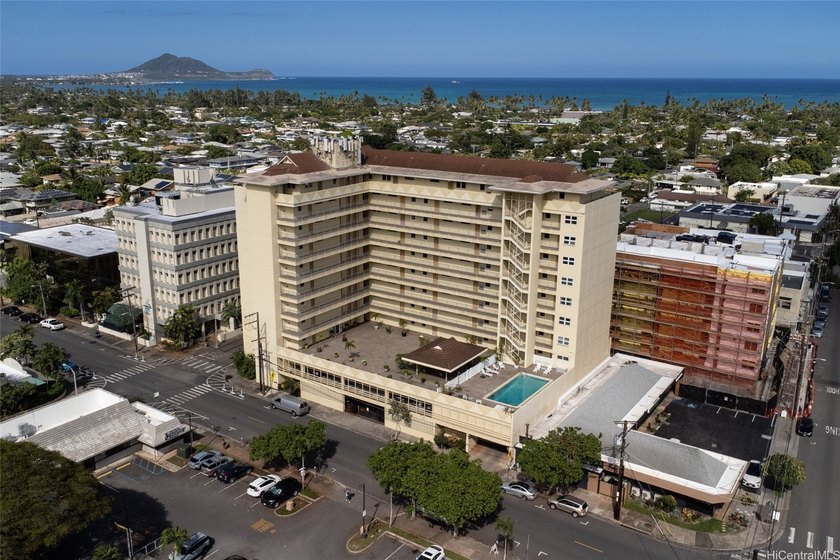 HUGE REDUCTION! Tastefully updated high-floor, middle unit at - Beach Condo for sale in Kailua, Hawaii on Beachhouse.com