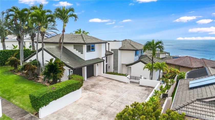 Modern, fully remodeled home in the premier gated community of - Beach Home for sale in Honolulu, Hawaii on Beachhouse.com