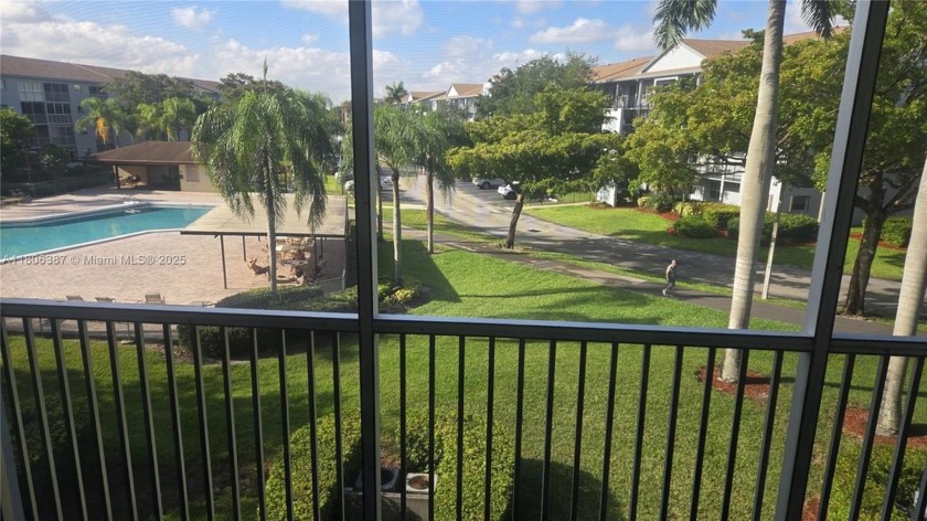 This beautifully remodeled 2/2 unit has a gorgeous view. This - Beach Condo for sale in Pembroke Pines, Florida on Beachhouse.com