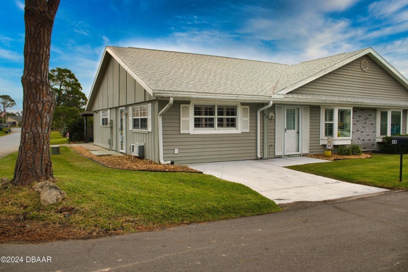 Attention Golfers  Homebuyers! This beautifully upgraded - Beach Home for sale in New Smyrna Beach, Florida on Beachhouse.com