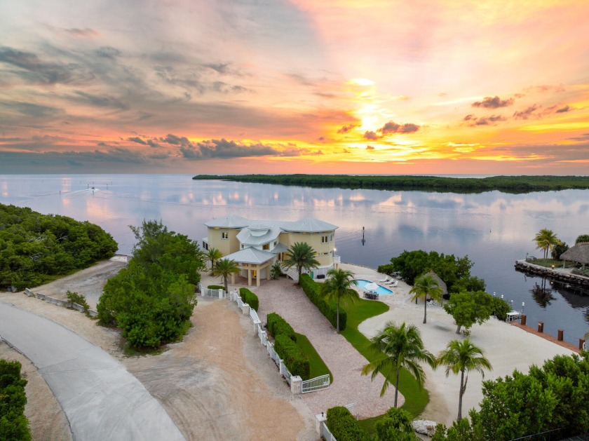 Garden Cove's ''Southern Diversion'' is a peaceful and private - Beach Home for sale in Key Largo, Florida on Beachhouse.com