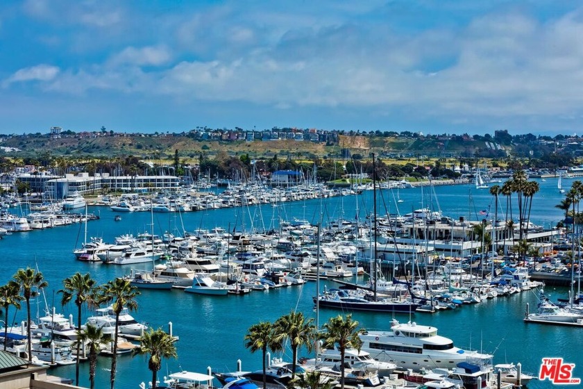 As you enter this spacious 3 bedroom, 2 bath, open layout condo - Beach Condo for sale in Marina Del Rey, California on Beachhouse.com