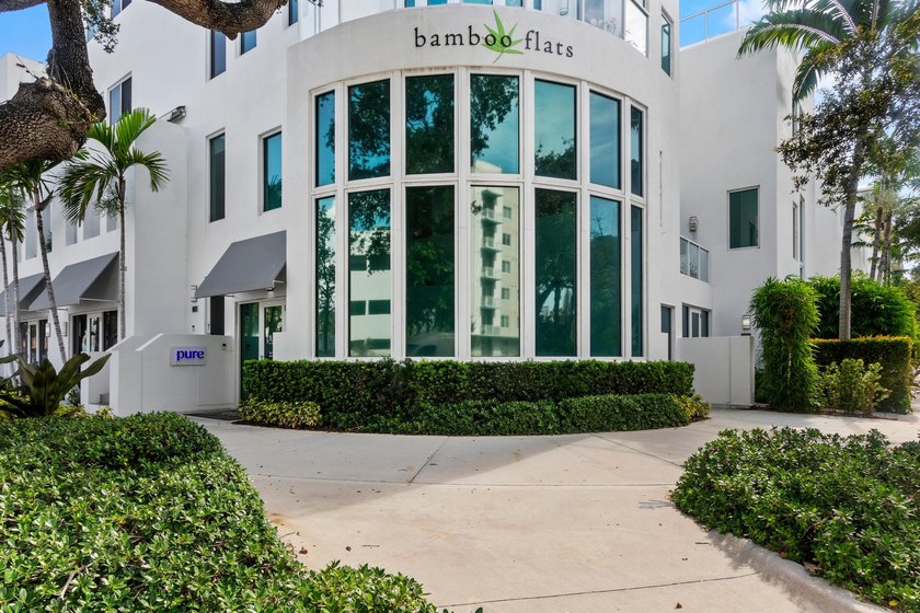 This modern residential townhome is one of the few unique - Beach Townhome/Townhouse for sale in Fort Lauderdale, Florida on Beachhouse.com