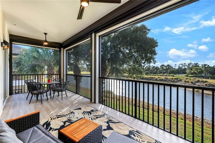 Luxury turnkey coach home overlooking the golf course in the - Beach Condo for sale in Naples, Florida on Beachhouse.com