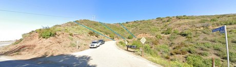 For sale is a beautiful 1/2 acre lot with panoramic ocean views - Beach Lot for sale in Malibu, California on Beachhouse.com