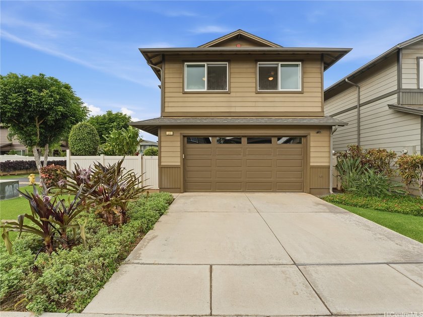 Very well-maintained 3-bedroom, 2.5-bath home in Laulani Trades! - Beach Home for sale in Ewa Beach, Hawaii on Beachhouse.com