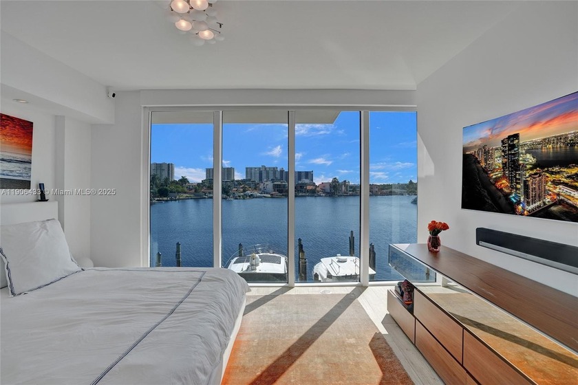 Introducing a spectacular, renovated 2BD+Den/3BA townhome at 400 - Beach Condo for sale in Sunny Isles Beach, Florida on Beachhouse.com