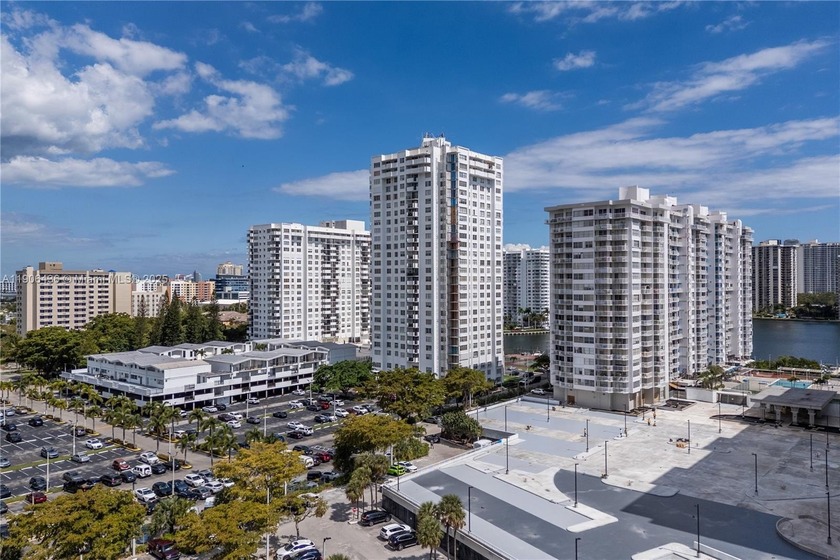 Lowest Priced top-floor, 1-bedroom, 1.5 bathroom condo with - Beach Condo for sale in Aventura, Florida on Beachhouse.com