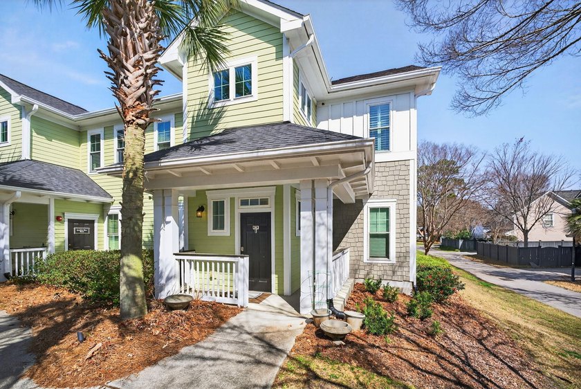 Live your best life! In this well-maintained condominium - Beach Condo for sale in Charleston, South Carolina on Beachhouse.com