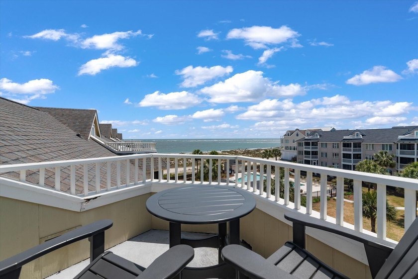 RENOVATED TOP FLOOR END UNIT WITH OCEAN AND GOLF COURSE VIEWS! - Beach Condo for sale in Isle of Palms, South Carolina on Beachhouse.com