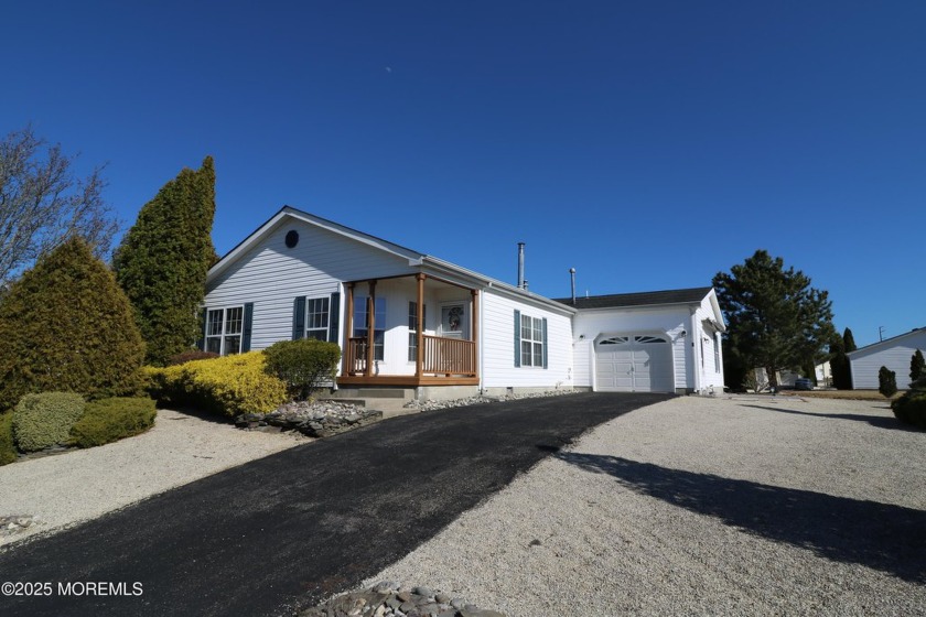 This is a must see. The Perry's Lake home offers 1800+ sqft of - Beach Home for sale in Manahawkin, New Jersey on Beachhouse.com