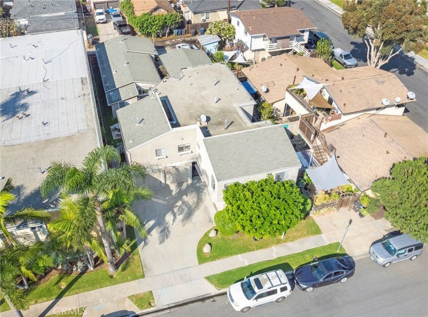 A rare, well maintained 5 unit multi-family property located - Beach Home for sale in Huntington Beach, California on Beachhouse.com