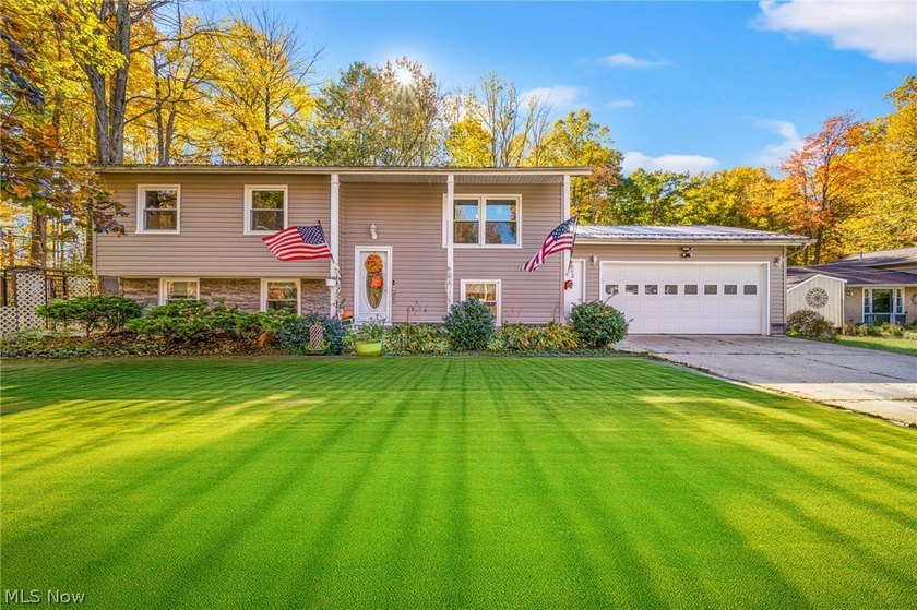 Welcome to this split-level home on a .53 acres lot located on a - Beach Home for sale in Conneaut, Ohio on Beachhouse.com