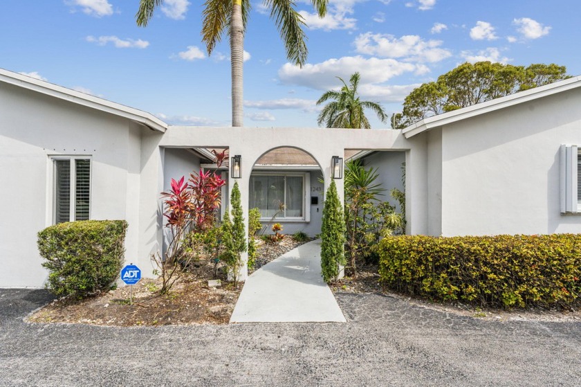 Nestled in the heart of East Hollywood, this magnificent 4bd, 2 - Beach Home for sale in Hollywood, Florida on Beachhouse.com