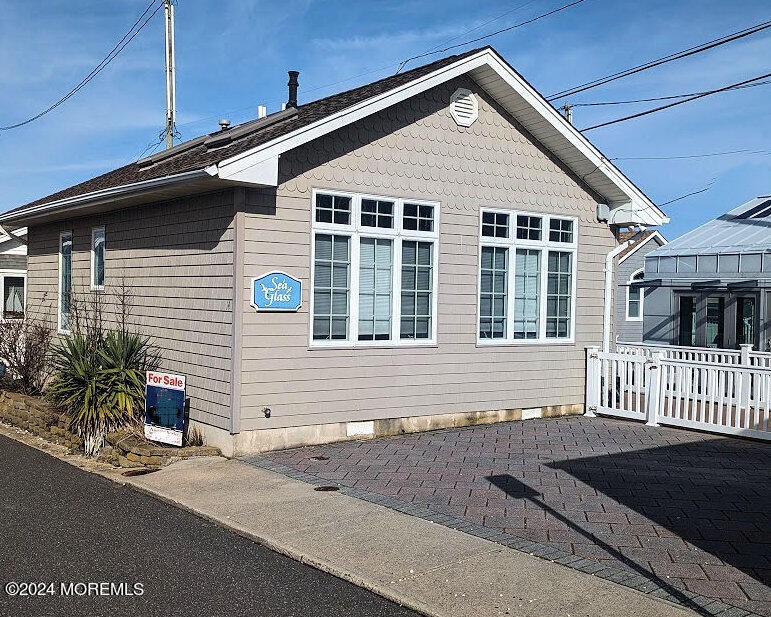This lovely home is only 4 houses from a private beach and part - Beach Home for sale in Lavallette, New Jersey on Beachhouse.com