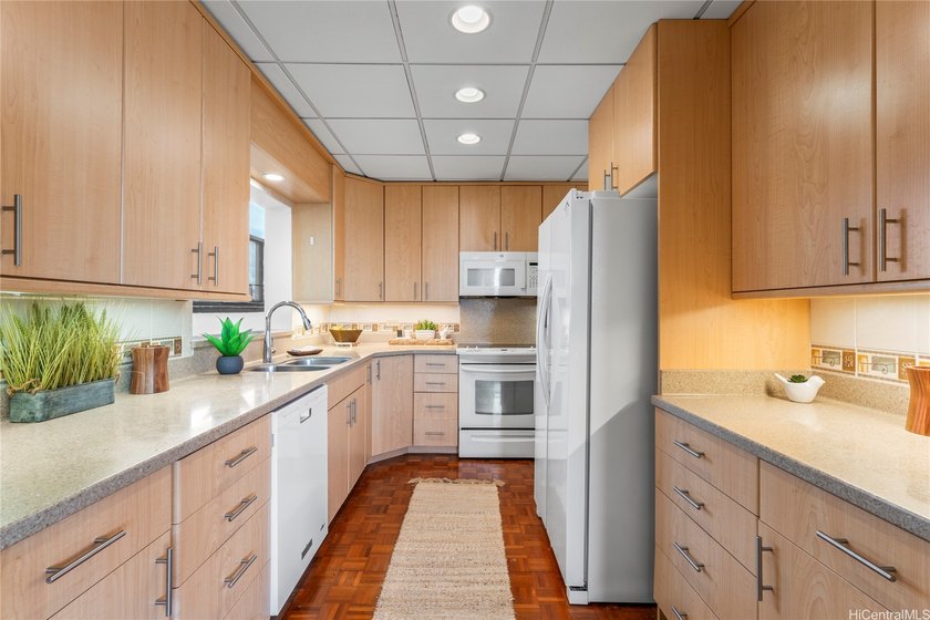 Discover nearly 2,000 sq. ft. of art-inspired luxury in this - Beach Condo for sale in Honolulu, Hawaii on Beachhouse.com