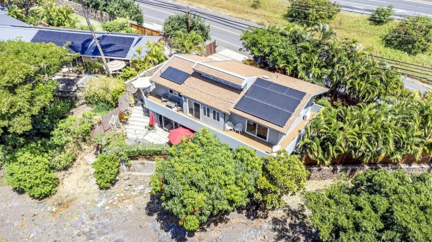 Shut the world out behind the gates of this renovated - Beach Home for sale in Kihei, Hawaii on Beachhouse.com