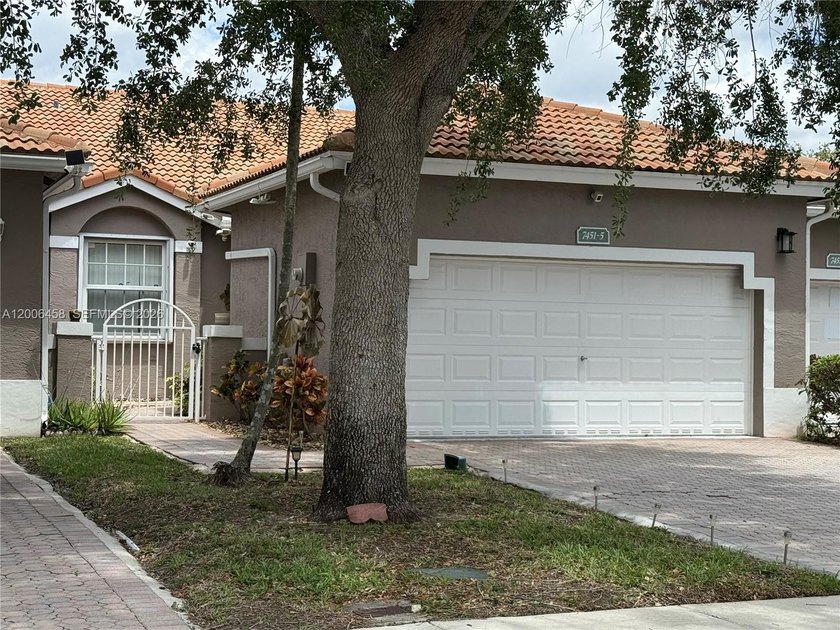 Beautiful Villa with 2 bedrooms, 2 bathrooms & 2 car garage - Beach Home for sale in Sunrise, Florida on Beachhouse.com