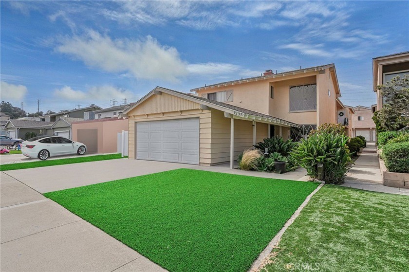 This beautifully refreshed four-unit property is an attractive - Beach Townhome/Townhouse for sale in Redondo Beach, California on Beachhouse.com