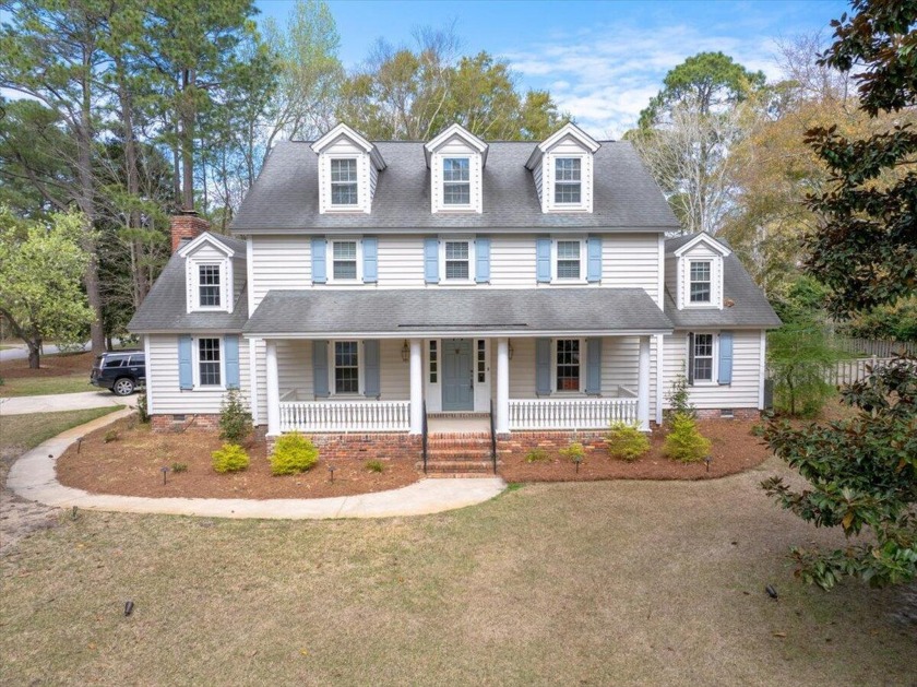 Welcoming and updated home on an estate-sized lot in sought - Beach Home for sale in Mount Pleasant, South Carolina on Beachhouse.com
