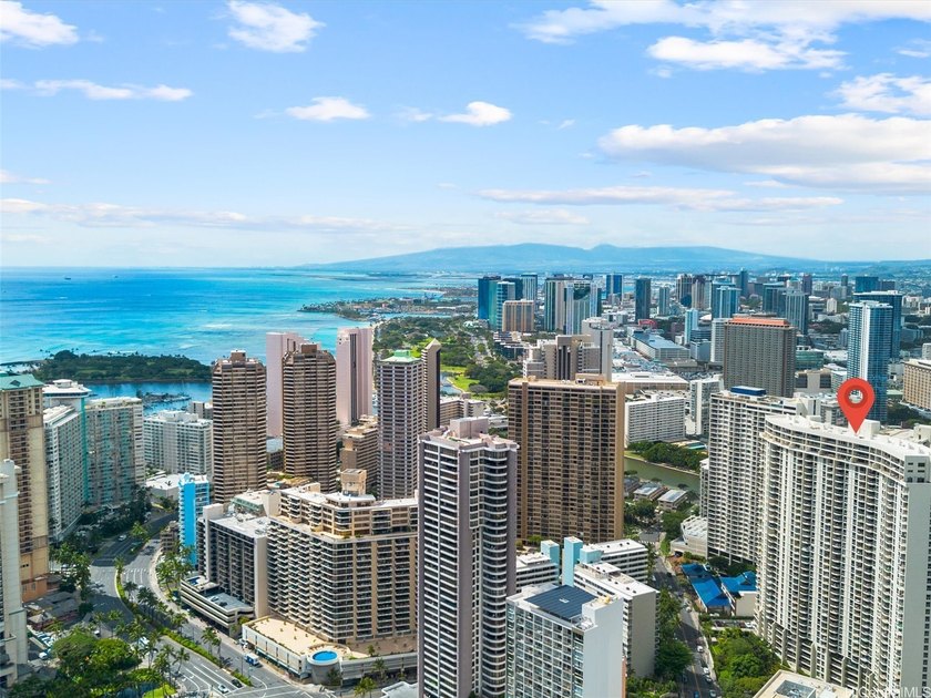Rarely available, breezy 3-bedroom, 3-bath residence at the - Beach Condo for sale in Honolulu, Hawaii on Beachhouse.com