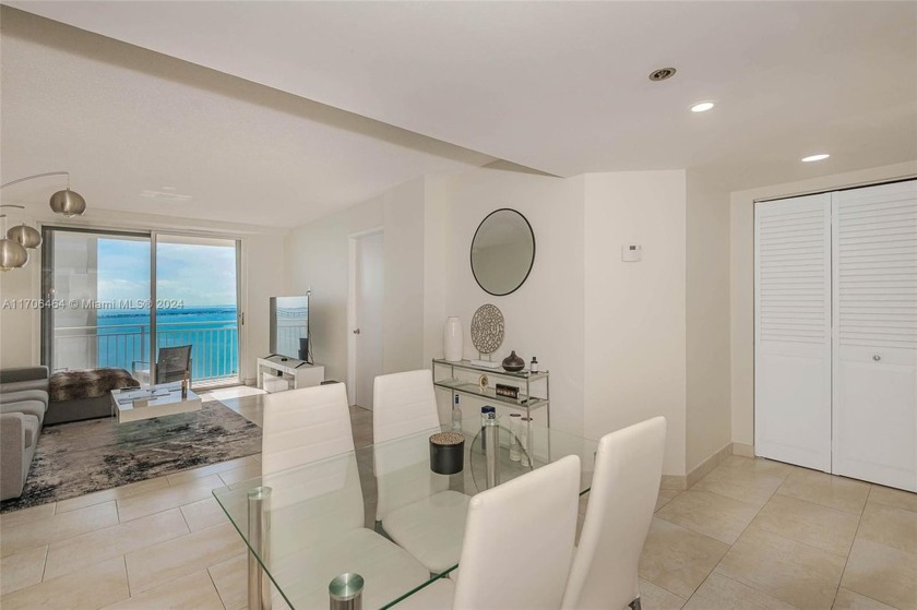 Stunning 19th Floor 2/2 Condo with Breathtaking Biscayne Bay & - Beach Condo for sale in Miami, Florida on Beachhouse.com