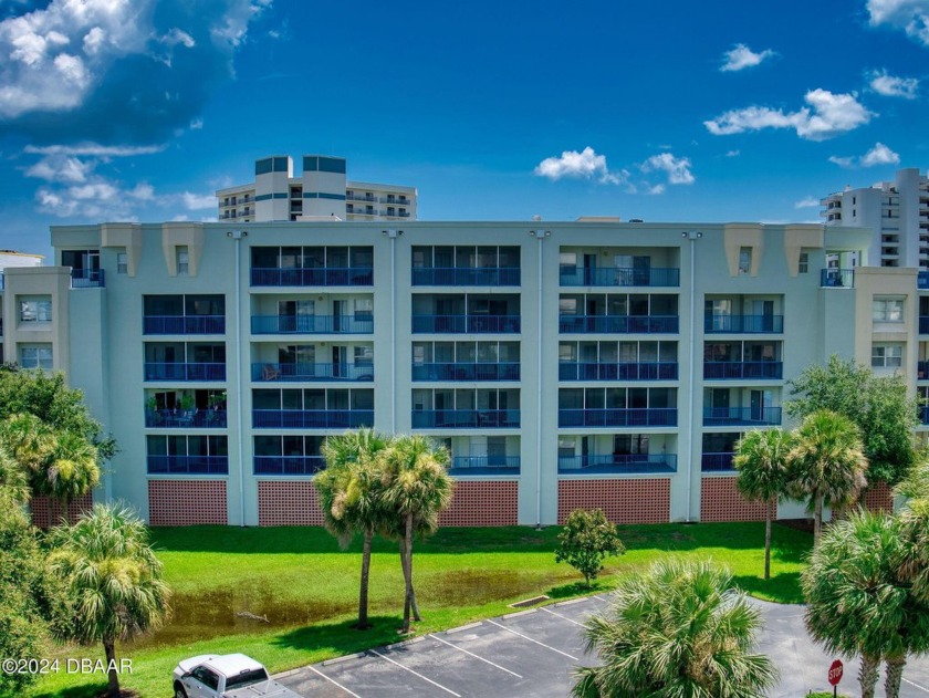 This beautiful 2 Bedroom Oceanwalk Condo is ready just bring - Beach Condo for sale in New Smyrna Beach, Florida on Beachhouse.com