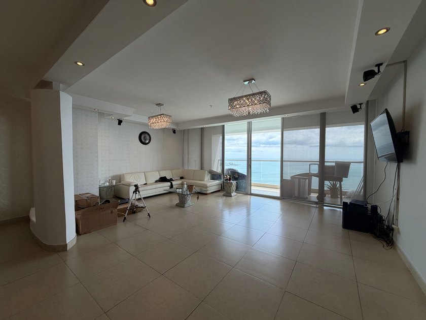 Oceanfront Penthouse for Sale at Rivage Avenida Balboa

Luxury - Beach Home for sale in Panama City,  on Beachhouse.com