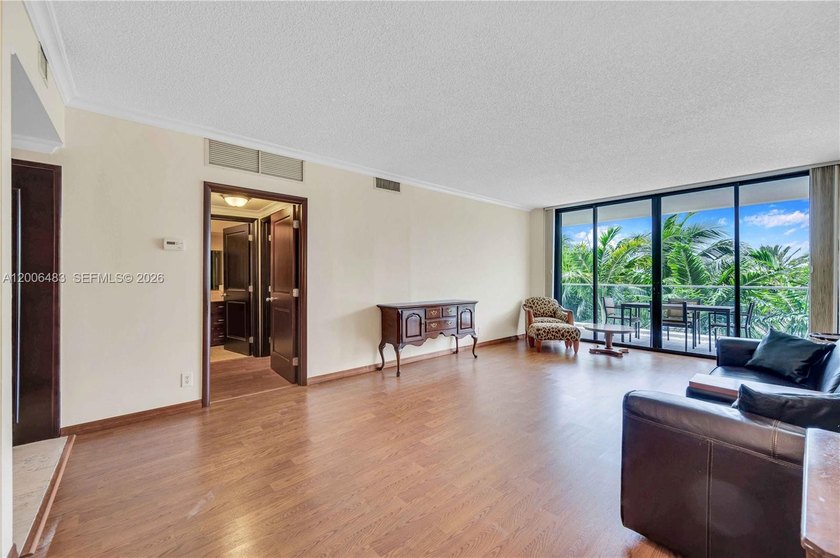 Spacious 1,520 SqFt two-bedroom on Williams Island with warm - Beach Condo for sale in Aventura, Florida on Beachhouse.com