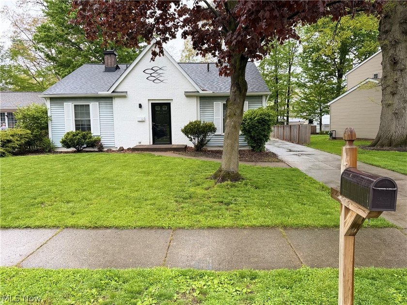 Welcome to Bay Village-a charming, award-winning lakeside - Beach Home for sale in Bay Village, Ohio on Beachhouse.com