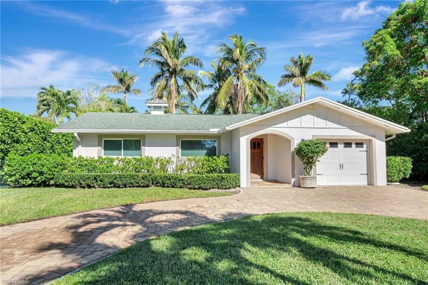 This serene oasis in the heart of Naples has the best of - Beach Home for sale in Naples, Florida on Beachhouse.com