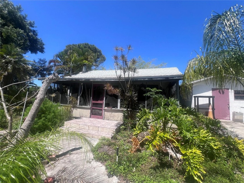 Motivated Sellers! Fixer Upper Lake front home with historic - Beach Home for sale in Punta Gorda, Florida on Beachhouse.com