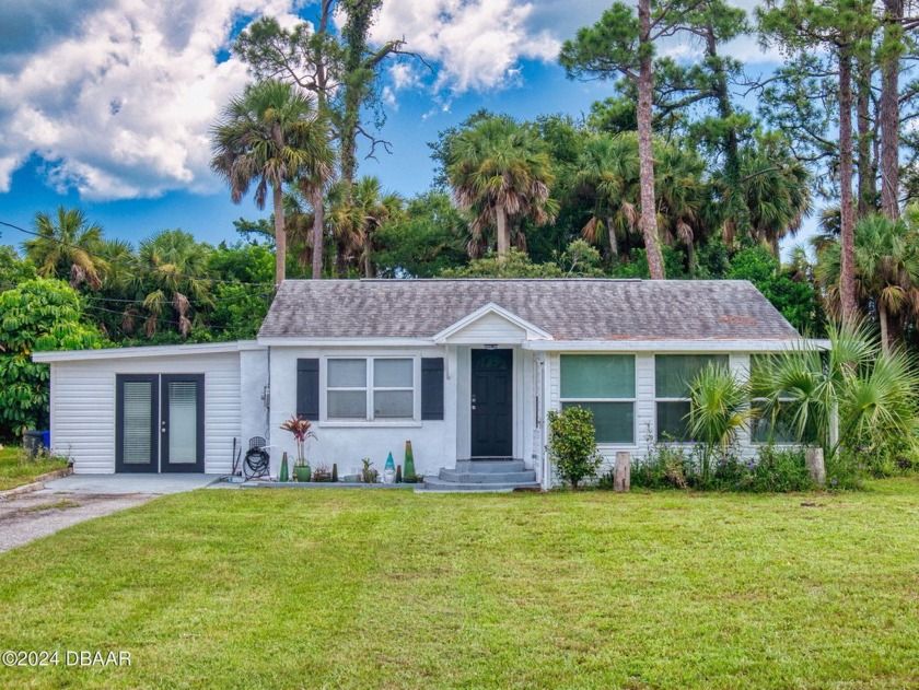 Charming Modern Home in a prime location.  This 2 bedroom 2 bath - Beach Home for sale in New Smyrna Beach, Florida on Beachhouse.com