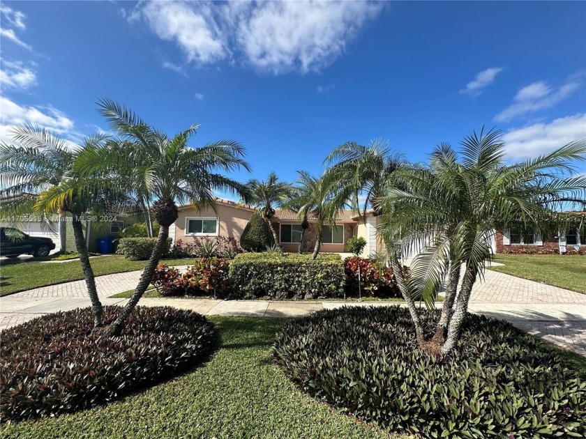 Stunning 3/2 home with upgrades throughout, offering beautiful - Beach Home for sale in Pembroke Pines, Florida on Beachhouse.com