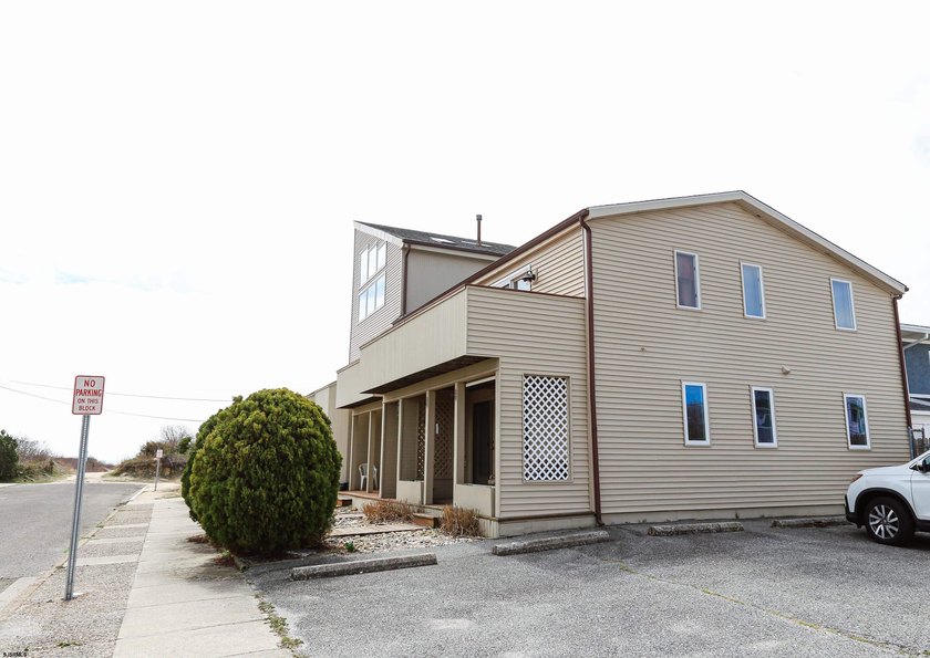 Welcome to this beautifully maintained 2-bedroom, 1-bath - Beach Condo for sale in Brigantine, New Jersey on Beachhouse.com